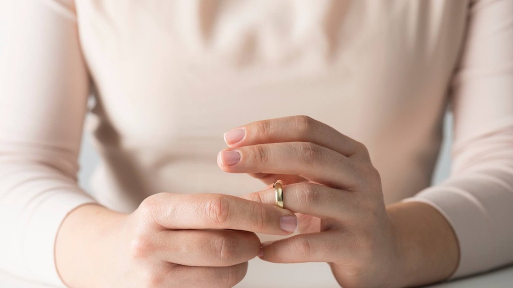 Why The Right Hand Can Signify Divorce Or Widowhood